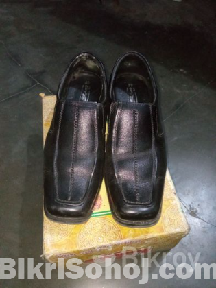 জুতা বিক্রি